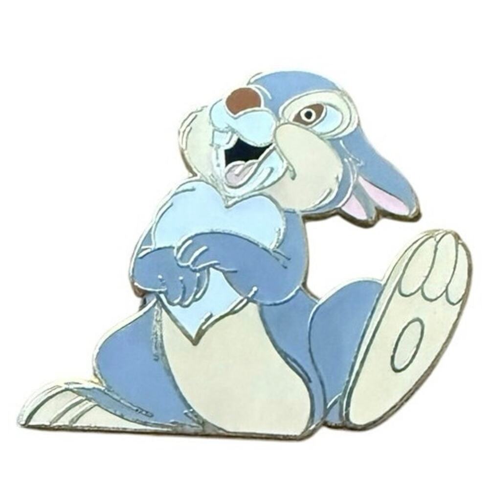 DISNEY Pin Target Thumper Bambi Rare Pin Facing Right Foot Thumping Heart vintag